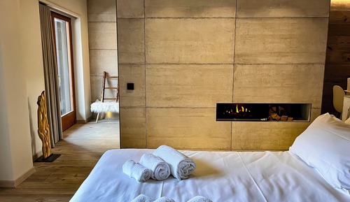 Deluxe Studio Suite, Terrace, Mountain View