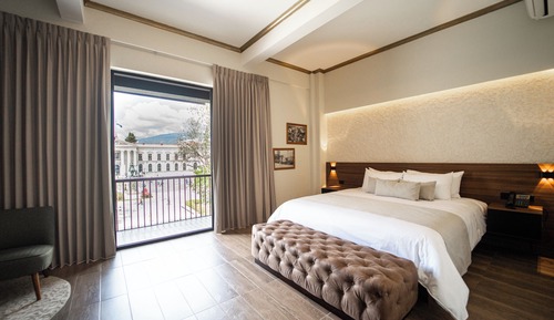 Suite, 1 King Bed, City View