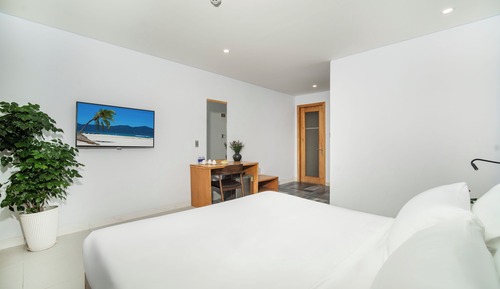 Suite, Connecting Rooms