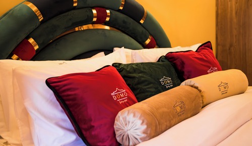 Suite, 1 King Bed, Private Bathroom, Courtyard View