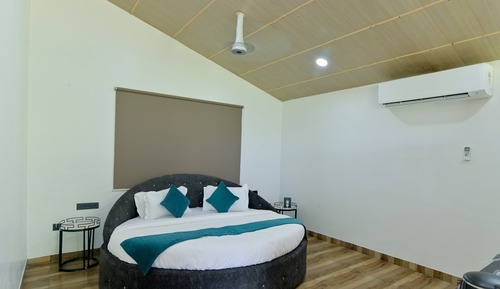 Pool Suite Room with Sitout