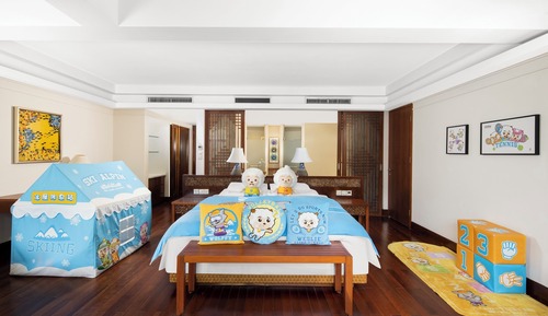 Signature Room, 1 King Bed (Swiss. Cartoon Theme)