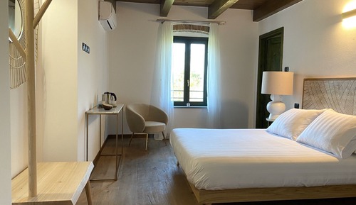 Deluxe Double Room, Private Bathroom, Hill View