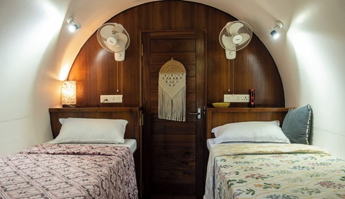 Room, Garden View