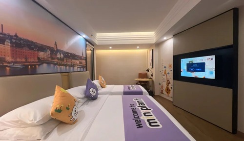Family Cabin, City View