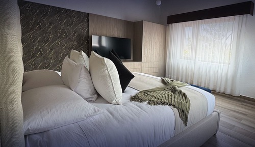 Deluxe Room, 1 King Bed