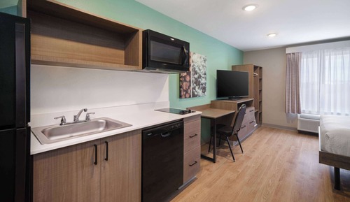 Room, 1 Queen Bed, Mobility Accessible (Bathtub W/grab Bars,Dishwasher)