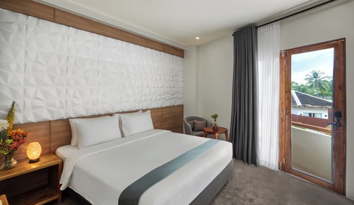 Deluxe Triple Room, Pool Access