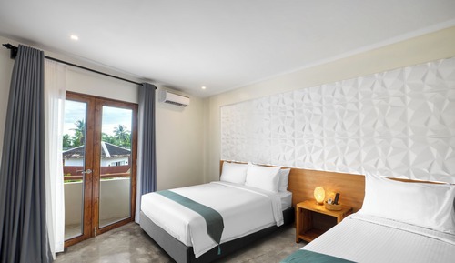 Deluxe Triple Room, Pool View