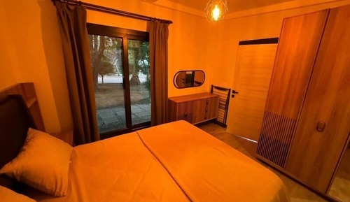 Standard Bungalow, Partial Sea View