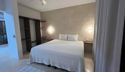 Superior Studio Suite, 1 King Bed, Balcony, Pool View