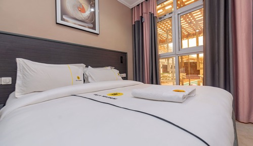 Suite, Pool View