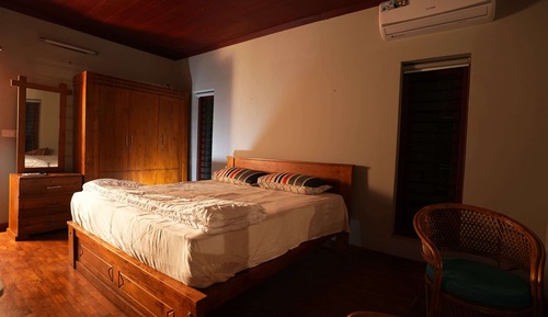 Deluxe Room, 1 King Bed, Balcony, River View