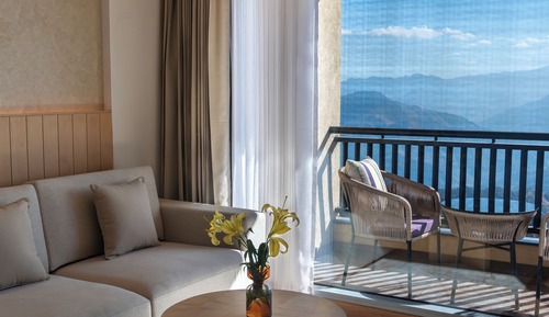 Superior Room, 1 King Bed, Balcony, Mountain View