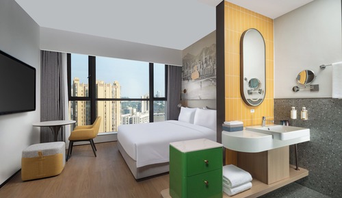 Standard Room, 1 King Bed, Lake View