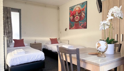 Standard Studio, Garden View