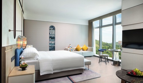 Junior Suite, M Lounge Access, 1 King Size Bed, Garden View