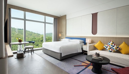 Deluxe Room, 1 King Bed, Club Lounge Access, Garden View
