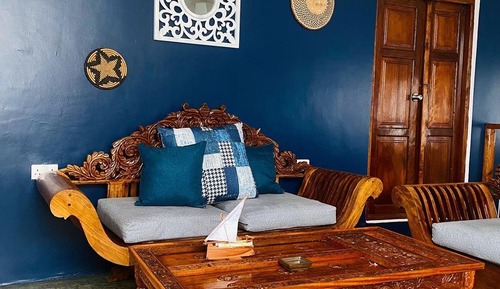 Deluxe House, City View