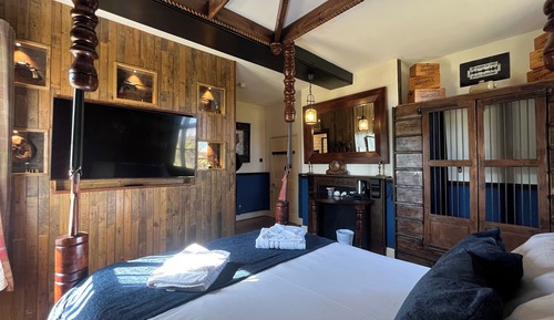 Deluxe Double Room with Bath