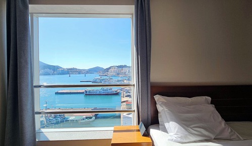 Suite Condo D -Panorama Ocean Harbor View, Futon provided per person except 2 people using the bed