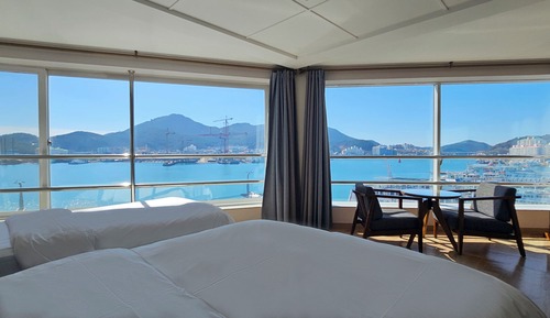 Superior A Twin, Panorama Ocean Harbor View