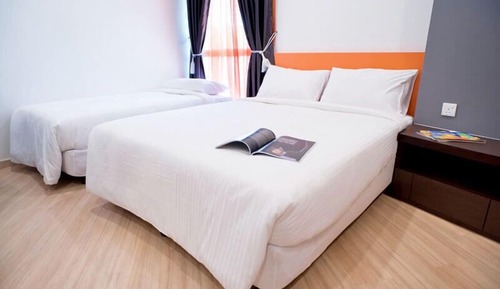Deluxe Room (triple bed room)