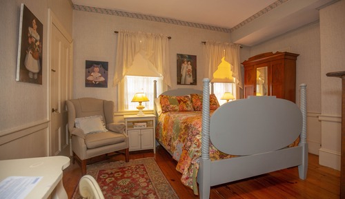 Pike Room (1st floor)