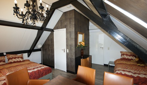 Family Room, Multiple Beds (C)