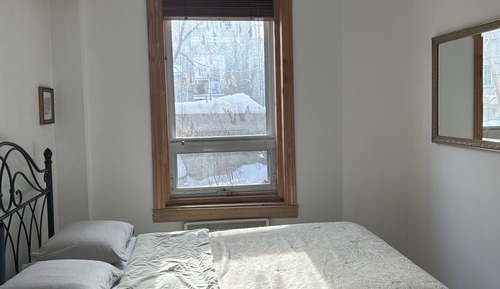 Room, 1 Queen Bed, Private Bathroom (Nolan)