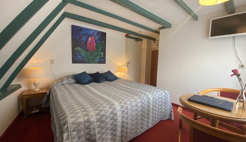 Double Room, Bathtub