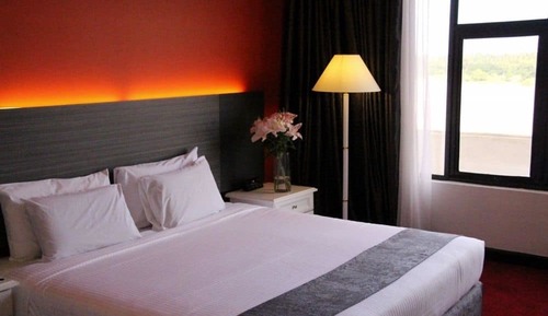 Premier Suite (Room)