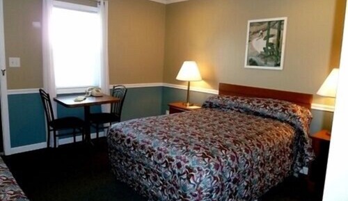 Room, 1 Double Bed and 1 Single Bed