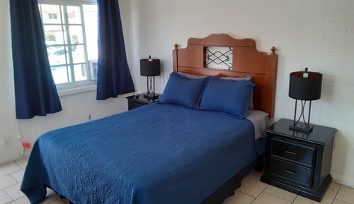 1 Queen Bedroom, with Kitchen