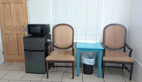 1 Queen Bedroom, with Kitchenette