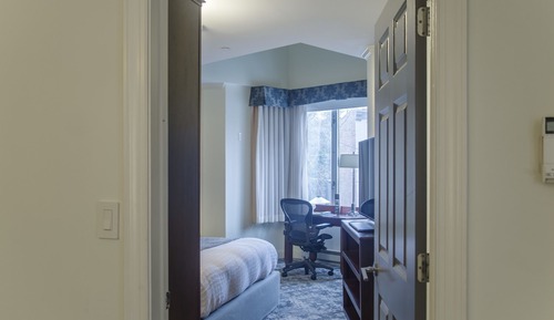 Signature Suite, 1 King Bed with Sofa bed