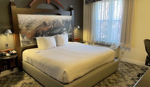 Classic Room, 1 King Bed, Mobility Accessible (Accessible)