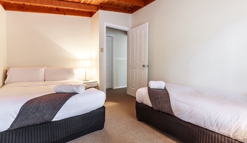 Elite Cottage, 2 Bedrooms, Fireplace, Garden View