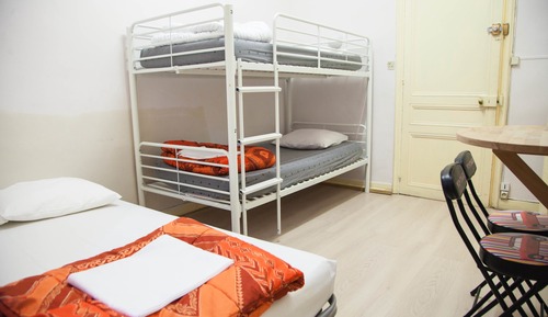 Room with twin beds (one bunk bed) - 2 pax