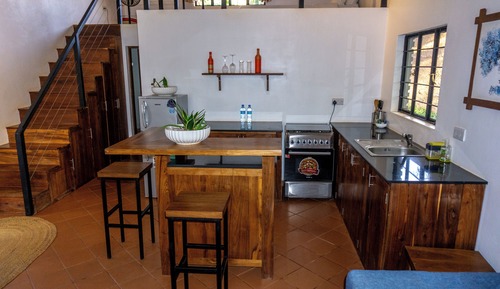 Luxury House, Garden View