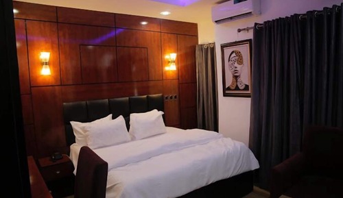 Comfort Room, Balcony, City View