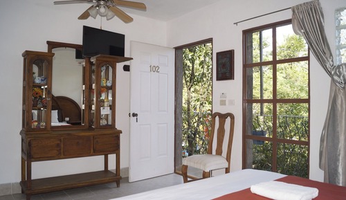 Basic Room, 1 Queen Bed, Private Bathroom, Courtyard View