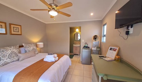 Luxury Studio Suite, Patio, Courtyard View