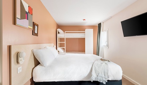 Family Room, Multiple Beds