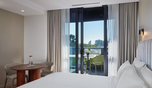 Studio, 1 King Bed, Pets Allowed (with balcony)