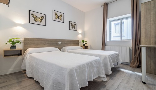 Classic Twin Room, Shared Bathroom