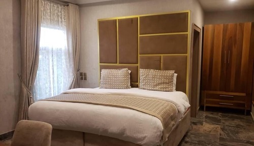Luxury Suite
