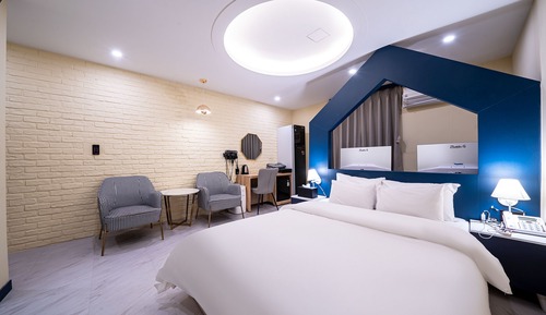 Premier Double Room, City View