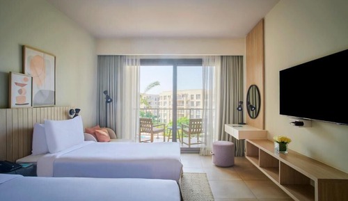 Deluxe Room Pool View