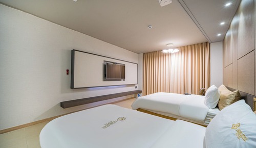 Family Twin Room